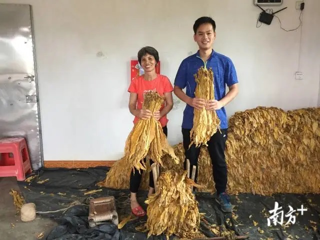 扶贫一线燃烧青春，“90后”第一书记为贫困村打造“不走”的事情队