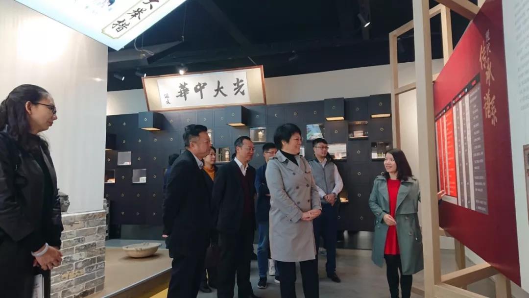 广药集团副总司理、总工程师刘菊妍一行到白云山2299威尼斯调研科技质量治理事情